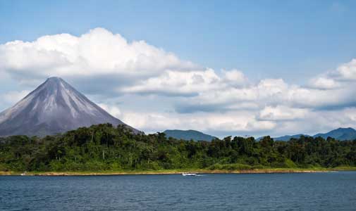 “Days Filled With the Beauty of the Country” in Lake Arenal