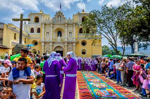 Turning Pictures Into Cash in Guatemala’s Colonial Heart