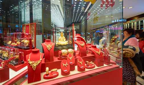 How to Buy Into China’s Luxury Goods Market
