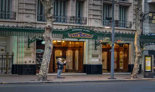 Chic Cafés and Sizzling Steaks: A Buenos Aires Food Tour